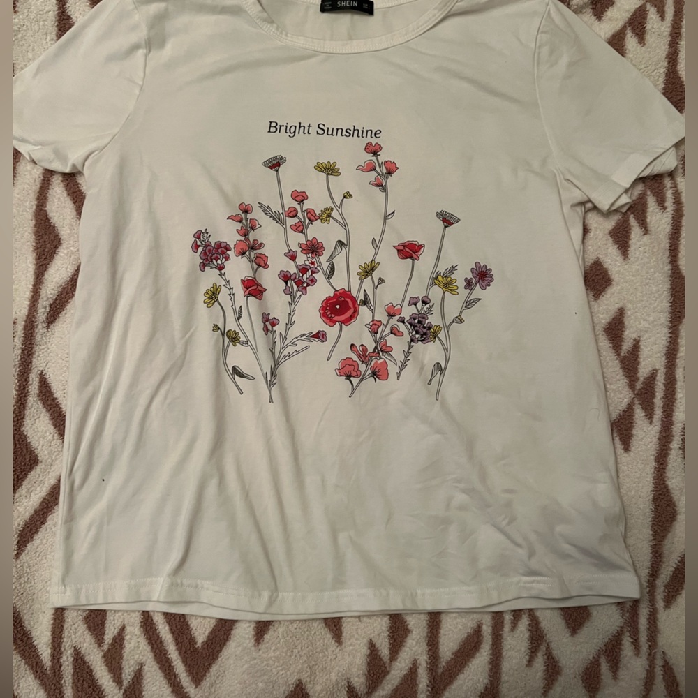 3X$10.00// ❣️ Floral Shirt